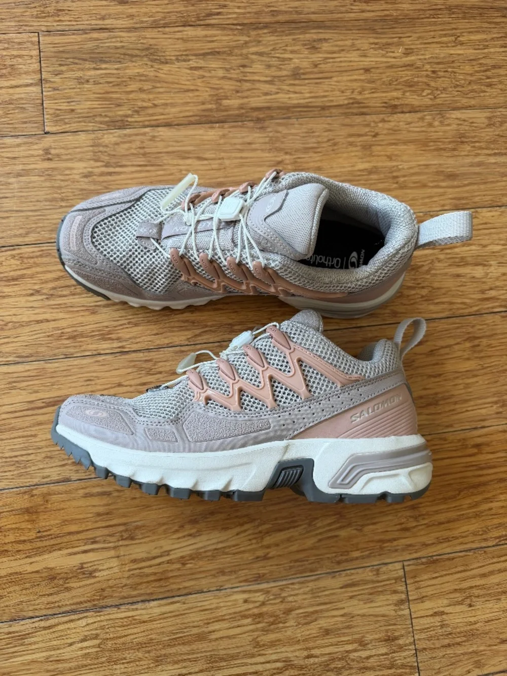 Salomon color silver
